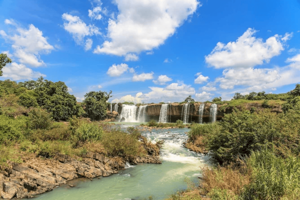 Khung cảnh vừa hùng vĩ vừa thơ mộng